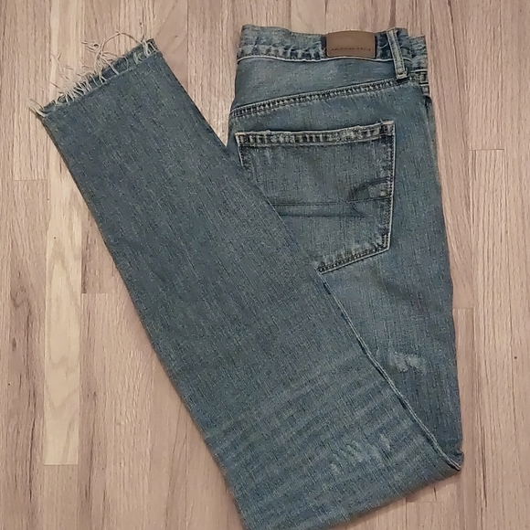 American Eagle Jeans Waist 32 Girlfriend High Hi Rise Button Fly Tapered - Picture 2 of 7